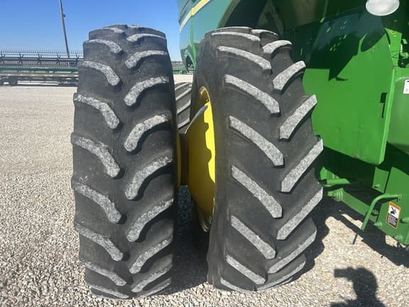 Image of John Deere S660 equipment image 1