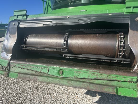 Image of John Deere S660 equipment image 4