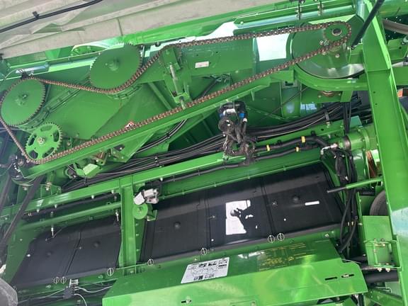 Image of John Deere S660 equipment image 4