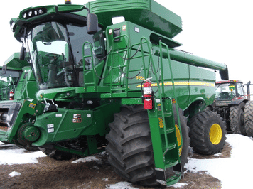 Main image John Deere S660