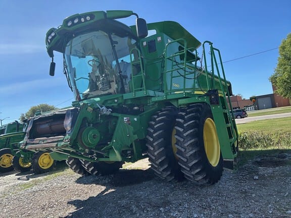 Main image John Deere S660