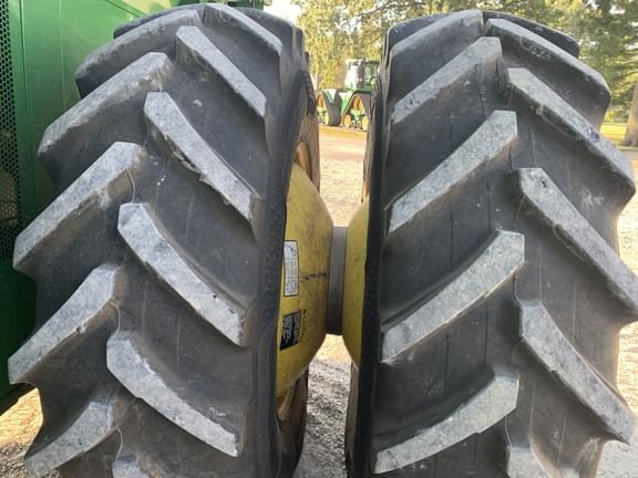 Image of John Deere S660 equipment image 4