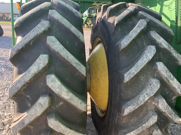 Image of John Deere S660 equipment image 1