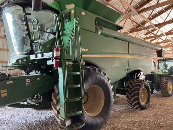 Main image John Deere S660