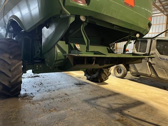 Image of John Deere S660 equipment image 4
