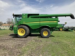 Main image John Deere S660 4