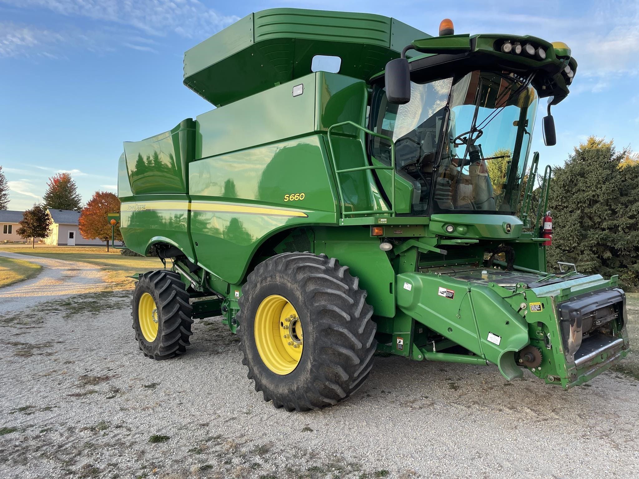 2012 John Deere S660 Equipment Image0
