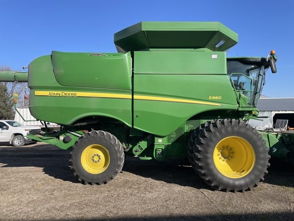 Main image John Deere S660
