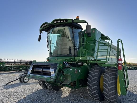 Image of John Deere S660 equipment image 2