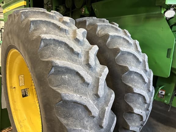 Image of John Deere S660 equipment image 4