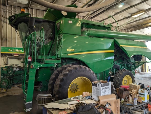 2012 John Deere S660 Equipment Image0