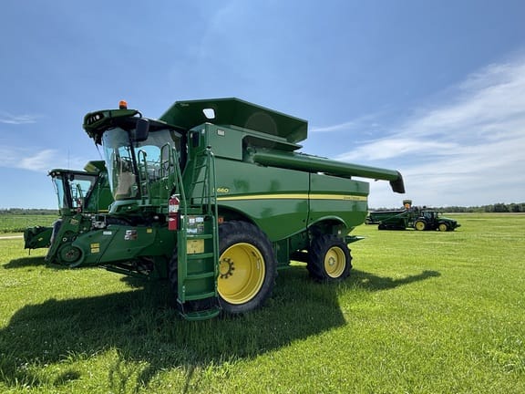 2012 John Deere S660 Equipment Image0