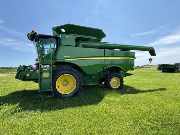 Image of John Deere S660 equipment image 1