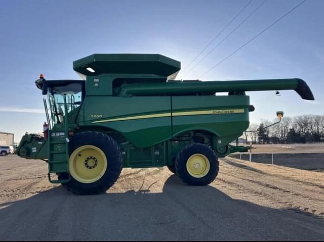 Image of John Deere S660 equipment image 2