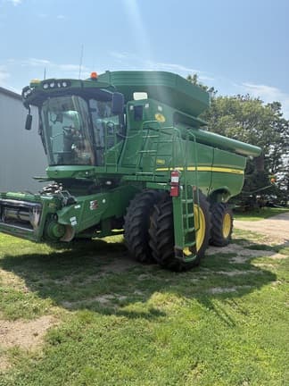 Image of John Deere S660 equipment image 1