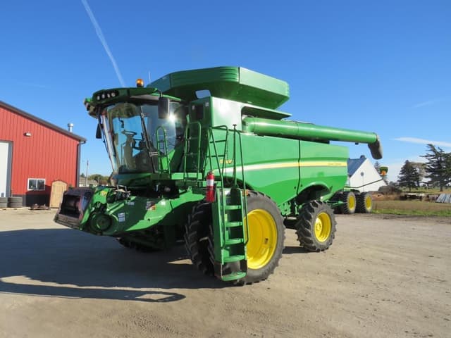 Image of John Deere S660 equipment image 1