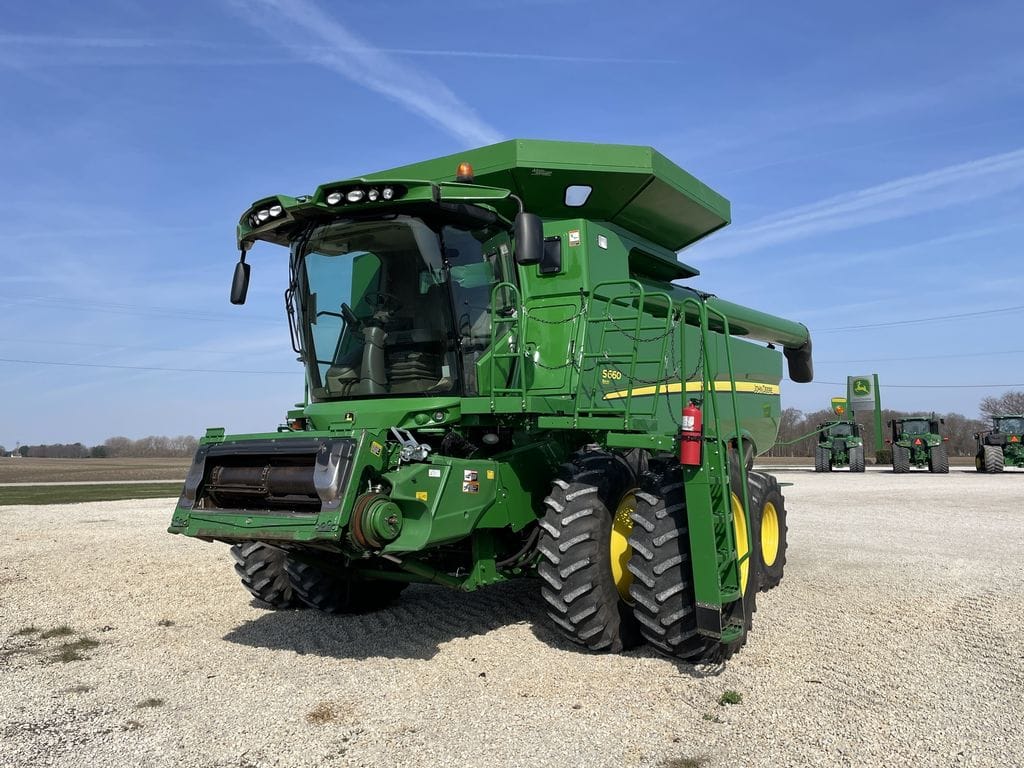 Main image John Deere S660