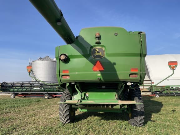 Image of John Deere S660 equipment image 4