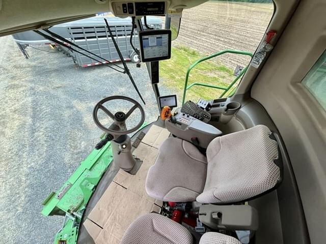 Image of John Deere S660 equipment image 4