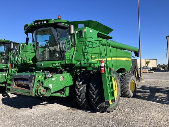 Main image John Deere S660