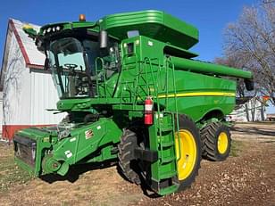 Main image John Deere S660