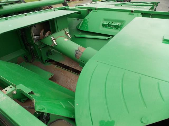 Image of John Deere S660 equipment image 2