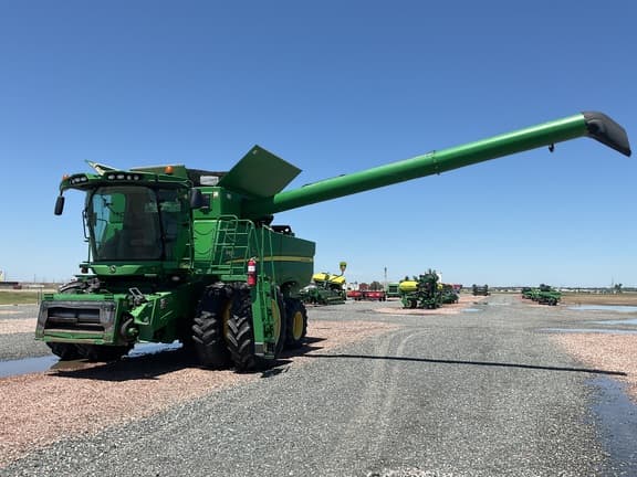 Image of John Deere S670 equipment image 2