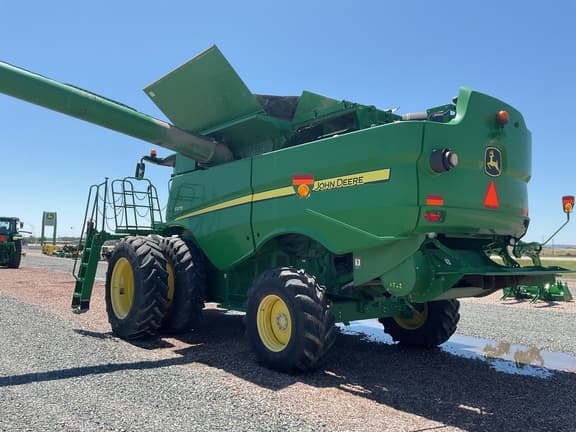 Image of John Deere S670 equipment image 1
