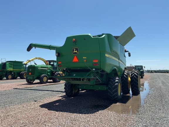 Image of John Deere S670 equipment image 4