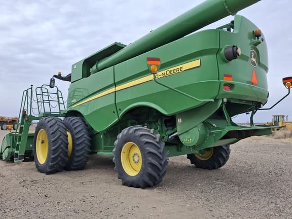 Image of John Deere S670 equipment image 4