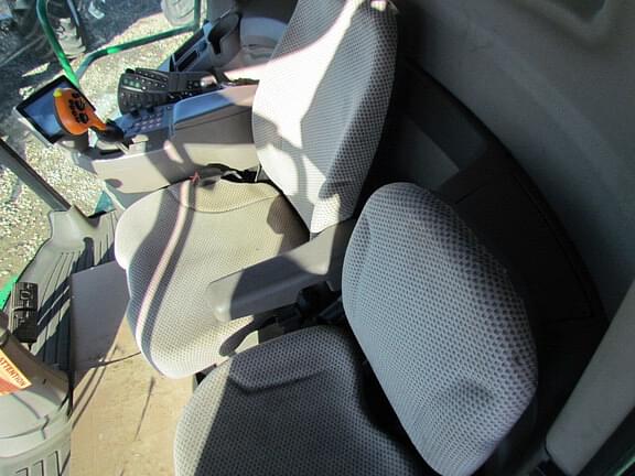 Image of John Deere S670 equipment image 4
