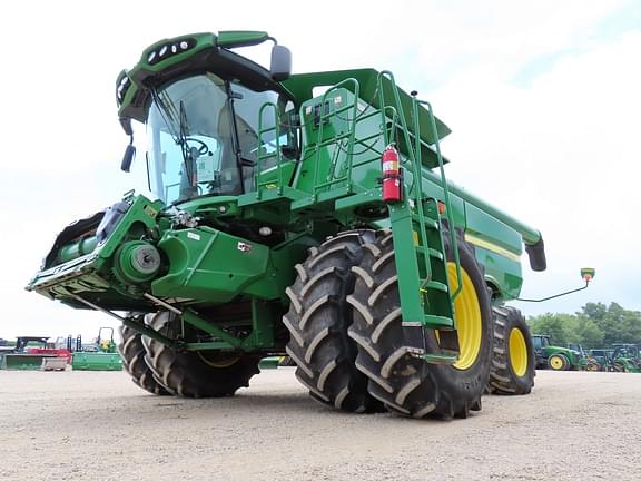 Image of John Deere S670 equipment image 4
