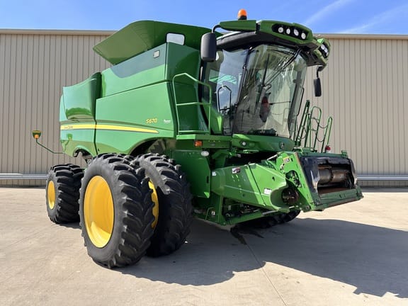 Main image John Deere S670
