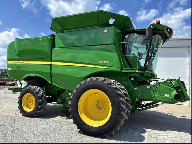 Image of John Deere S670 equipment image 1