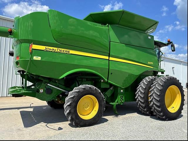 Image of John Deere S670 equipment image 4