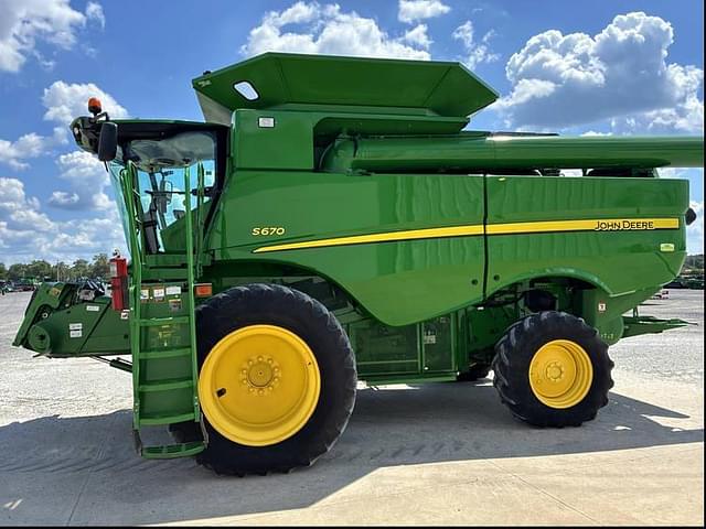 Image of John Deere S670 equipment image 2