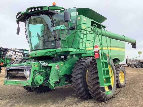 Main image John Deere S670