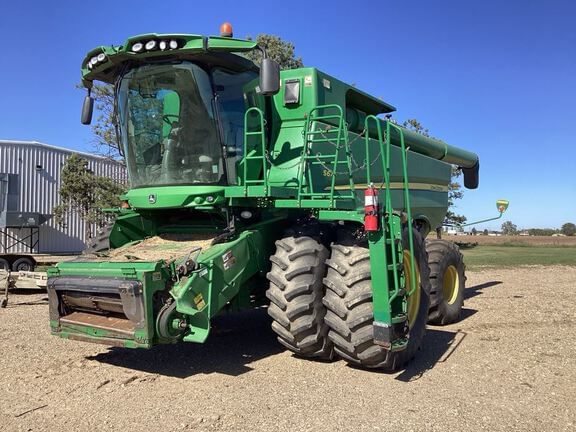 2012 John Deere S670 Equipment Image0