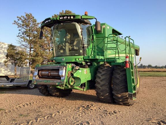 2012 John Deere S670 Equipment Image0