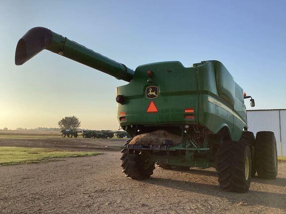 Image of John Deere S670 equipment image 2