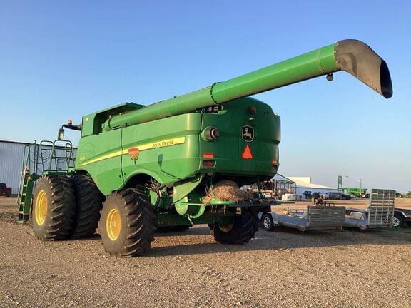 Image of John Deere S670 equipment image 1