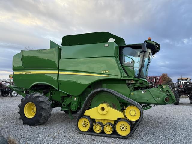 Image of John Deere S670 equipment image 1