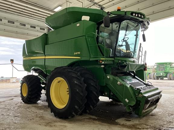 Image of John Deere S670 equipment image 3