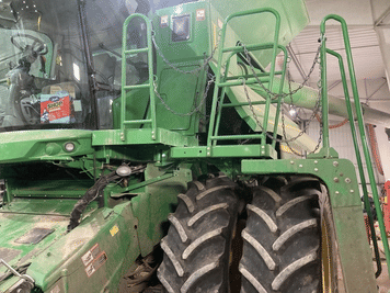 Main image John Deere S670