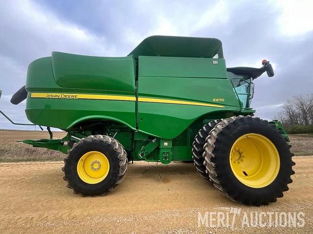 Image of John Deere S670 equipment image 4