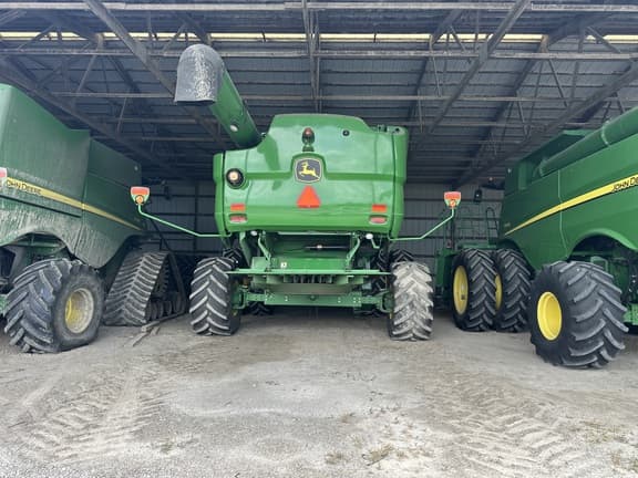 Image of John Deere S670 equipment image 2
