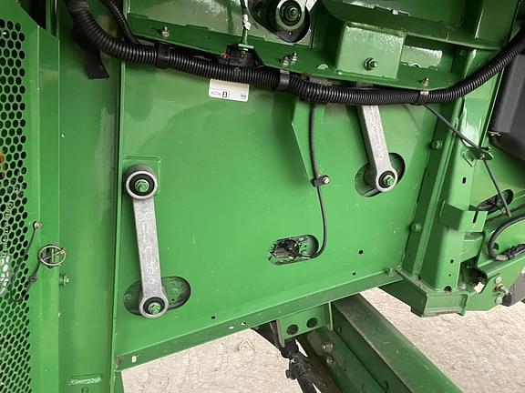 Image of John Deere S670 equipment image 4