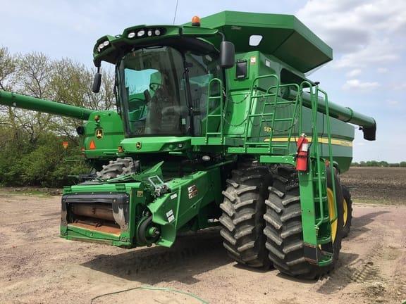Main image John Deere S670