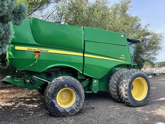 Image of John Deere S670 equipment image 2