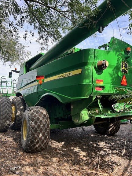 Image of John Deere S670 equipment image 1